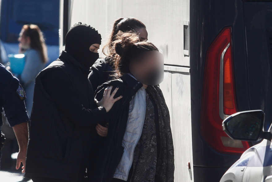 Αμπελόκηποι: Στα δικαστήρια για να απολογηθούν η 30χρονη και ο 31χρονος που συνελήφθησαν μετά την έκρηξη