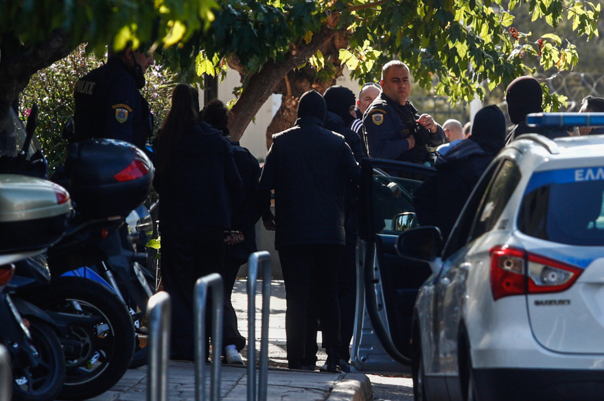 Αμπελόκηποι: Στα δικαστήρια για να απολογηθούν η 30χρονη και ο 31χρονος που συνελήφθησαν μετά την έκρηξη