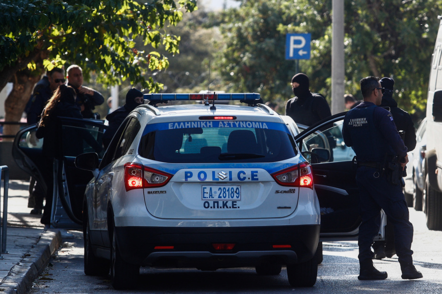 Αμπελόκηποι: Στα δικαστήρια για να απολογηθούν η 30χρονη και ο 31χρονος που συνελήφθησαν μετά την έκρηξη