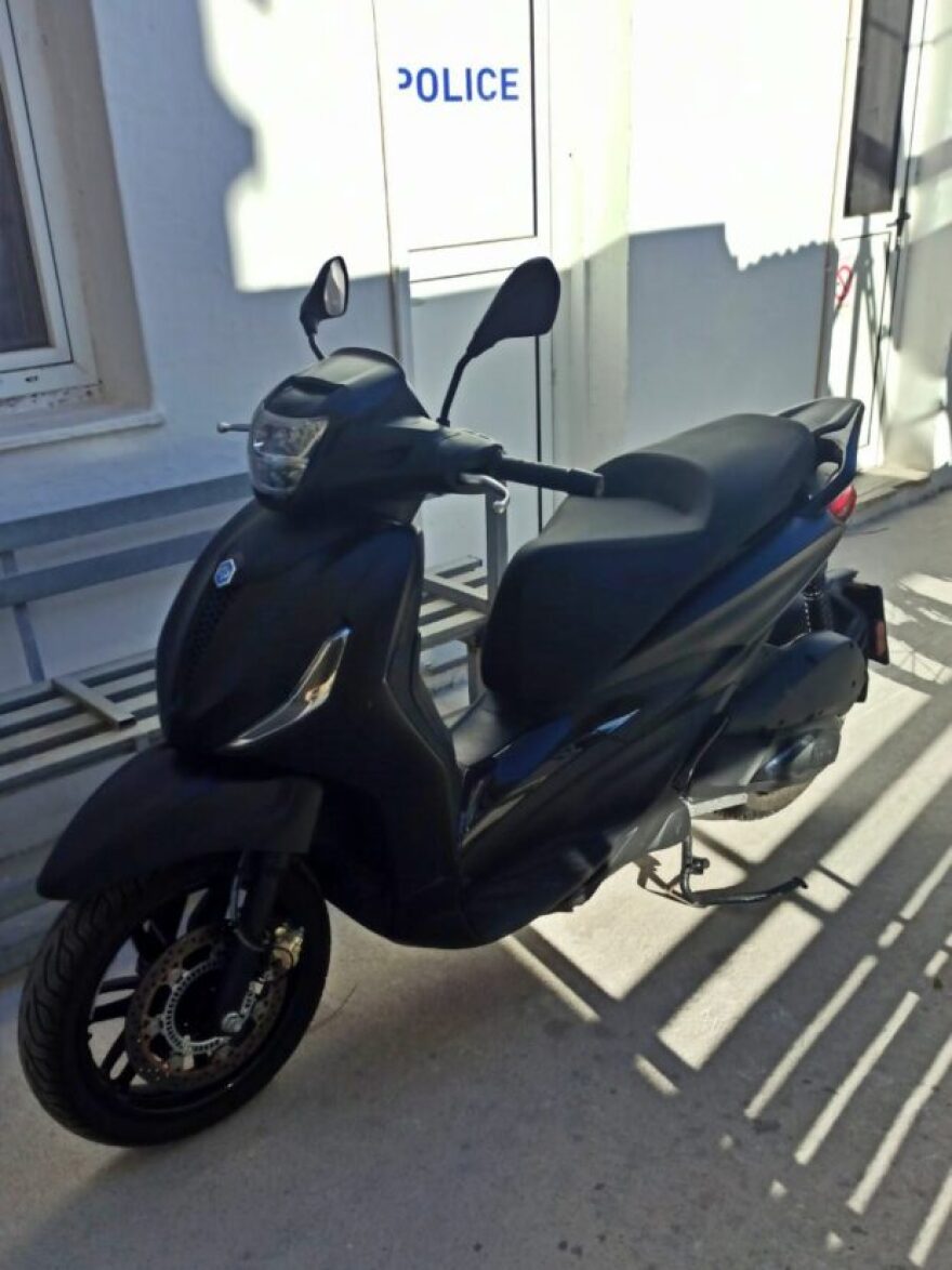 Κάλυμνος: 29χρονος τραυμάτισε αστυνομικό όταν προσπάθησε να τον ελέγξει - Είχε κρύψει μισό κιλό κάνναβης στο μηχανάκι του