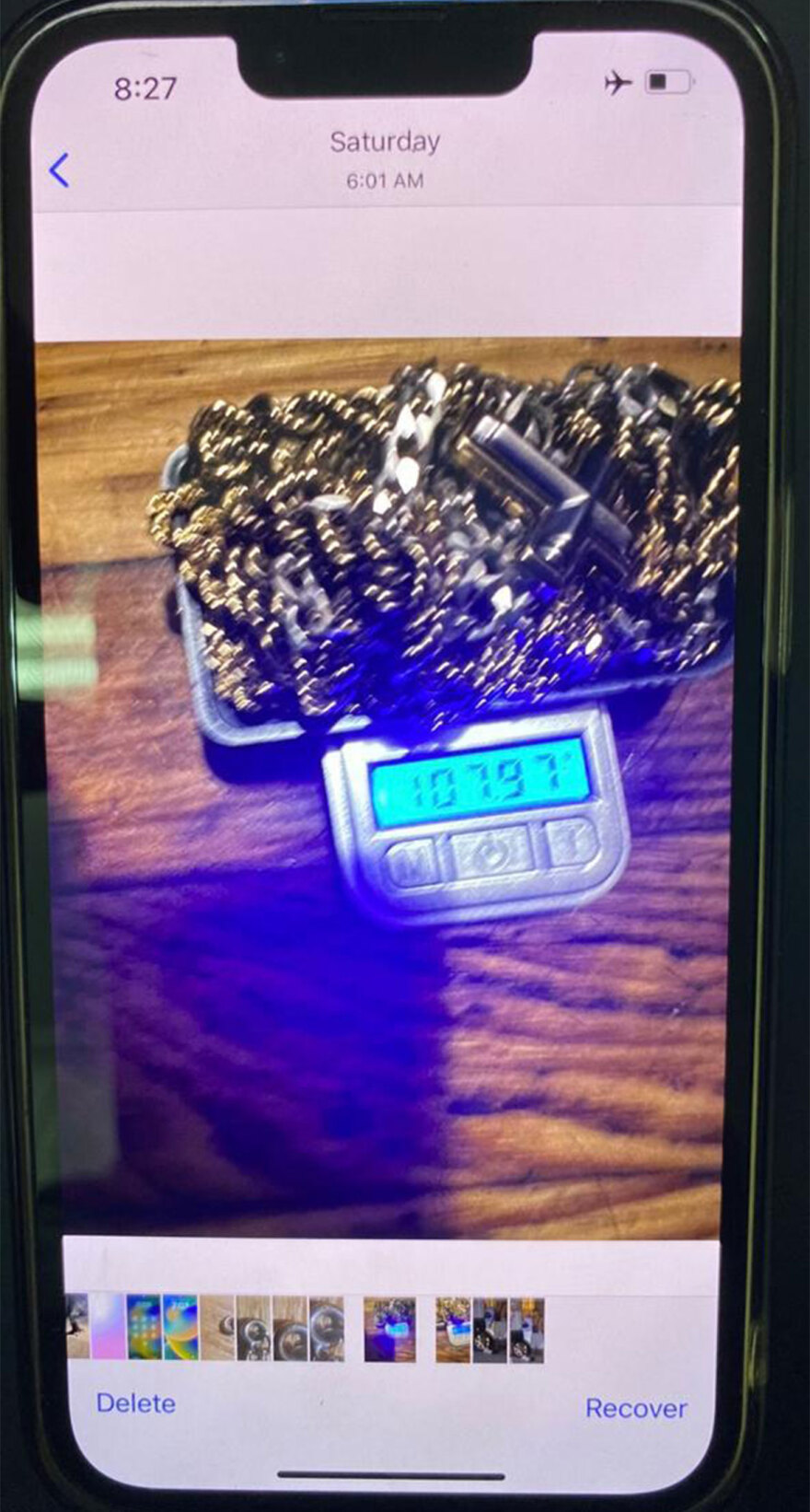 Συμμορία άρπαζε χρυσές αλυσίδες στο Μετρό, το τραμ και τον ηλεκτρικό και «πανηγύριζε» με τα κλοπιμαία