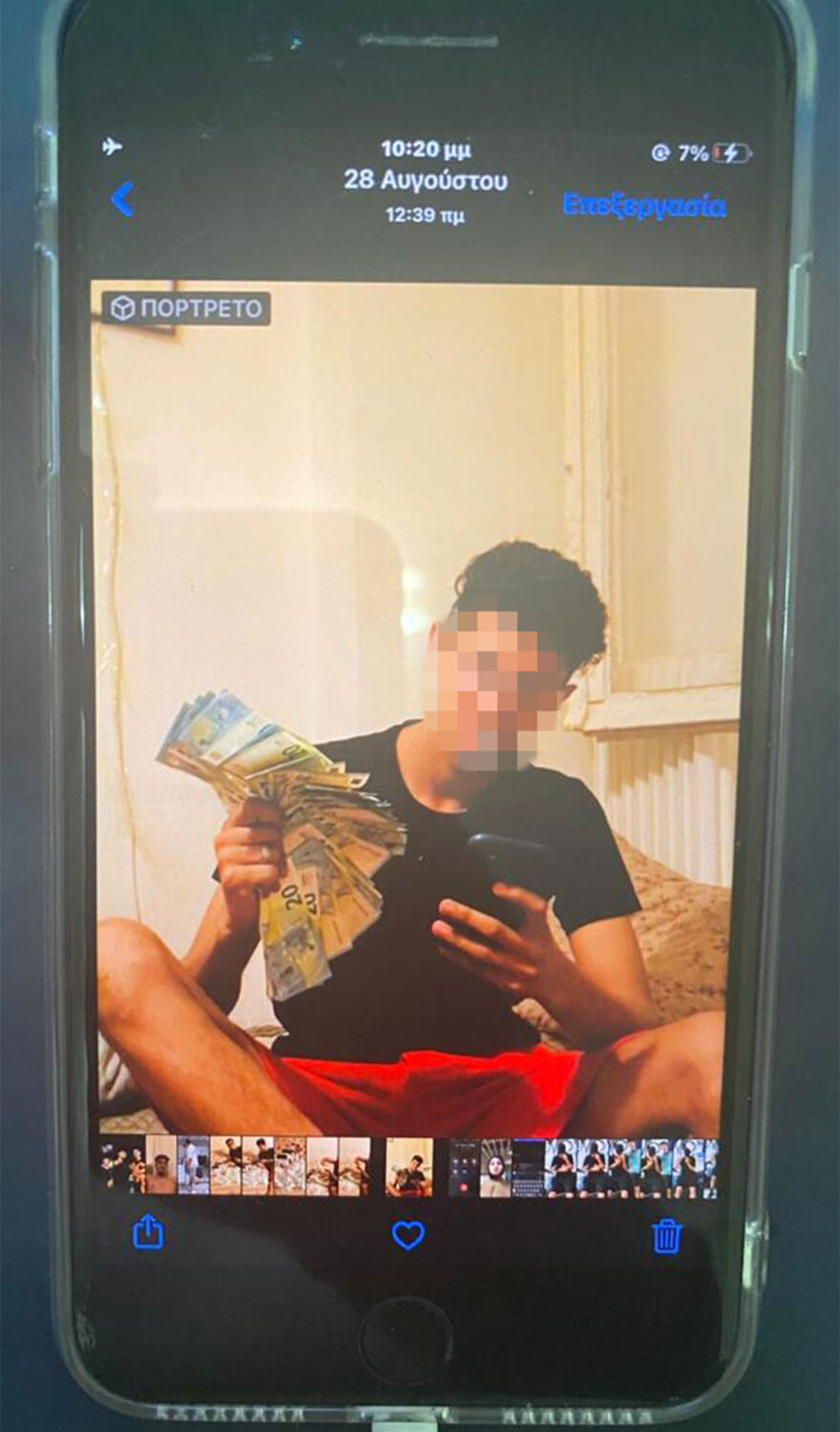 Συμμορία άρπαζε χρυσές αλυσίδες στο Μετρό, το τραμ και τον ηλεκτρικό και «πανηγύριζε» με τα κλοπιμαία