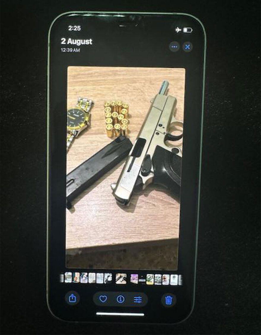 Συμμορία άρπαζε χρυσές αλυσίδες στο Μετρό, το τραμ και τον ηλεκτρικό και «πανηγύριζε» με τα κλοπιμαία