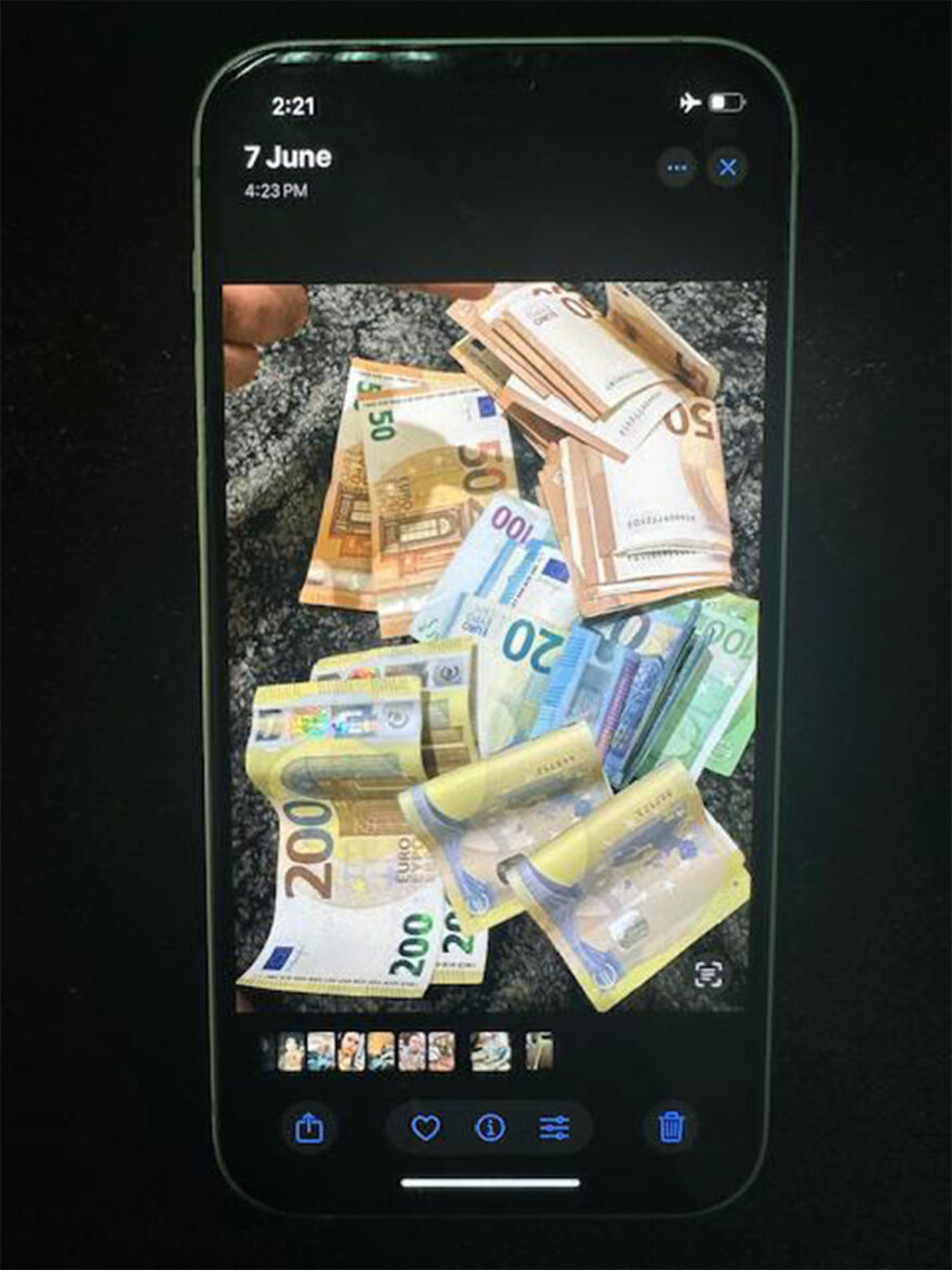 Συμμορία άρπαζε χρυσές αλυσίδες στο Μετρό, το τραμ και τον ηλεκτρικό και «πανηγύριζε» με τα κλοπιμαία