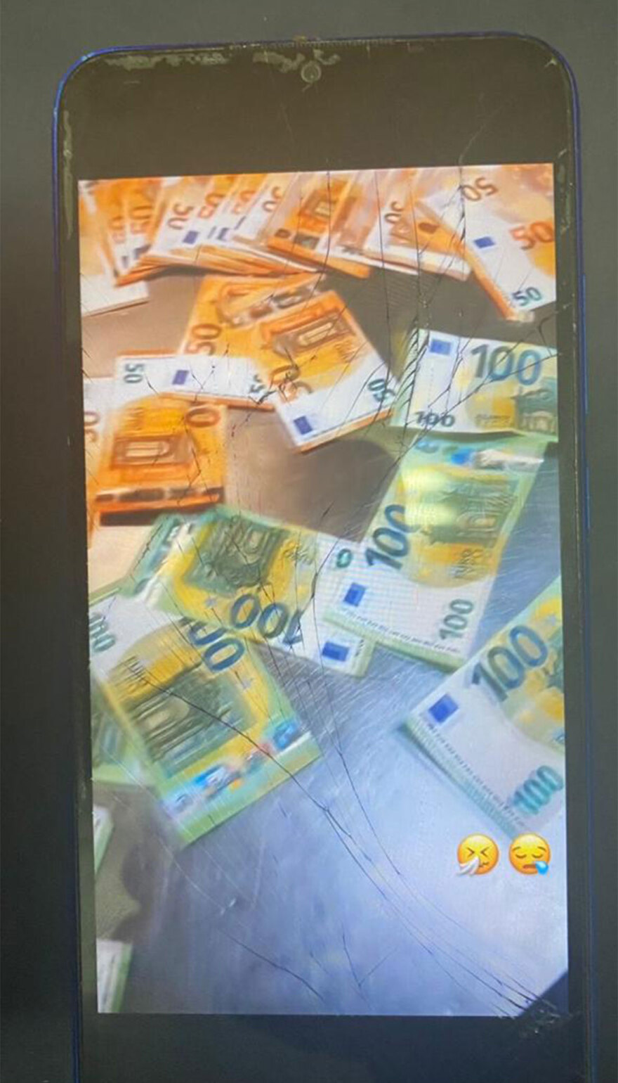 Συμμορία άρπαζε χρυσές αλυσίδες στο Μετρό, το τραμ και τον ηλεκτρικό και «πανηγύριζε» με τα κλοπιμαία