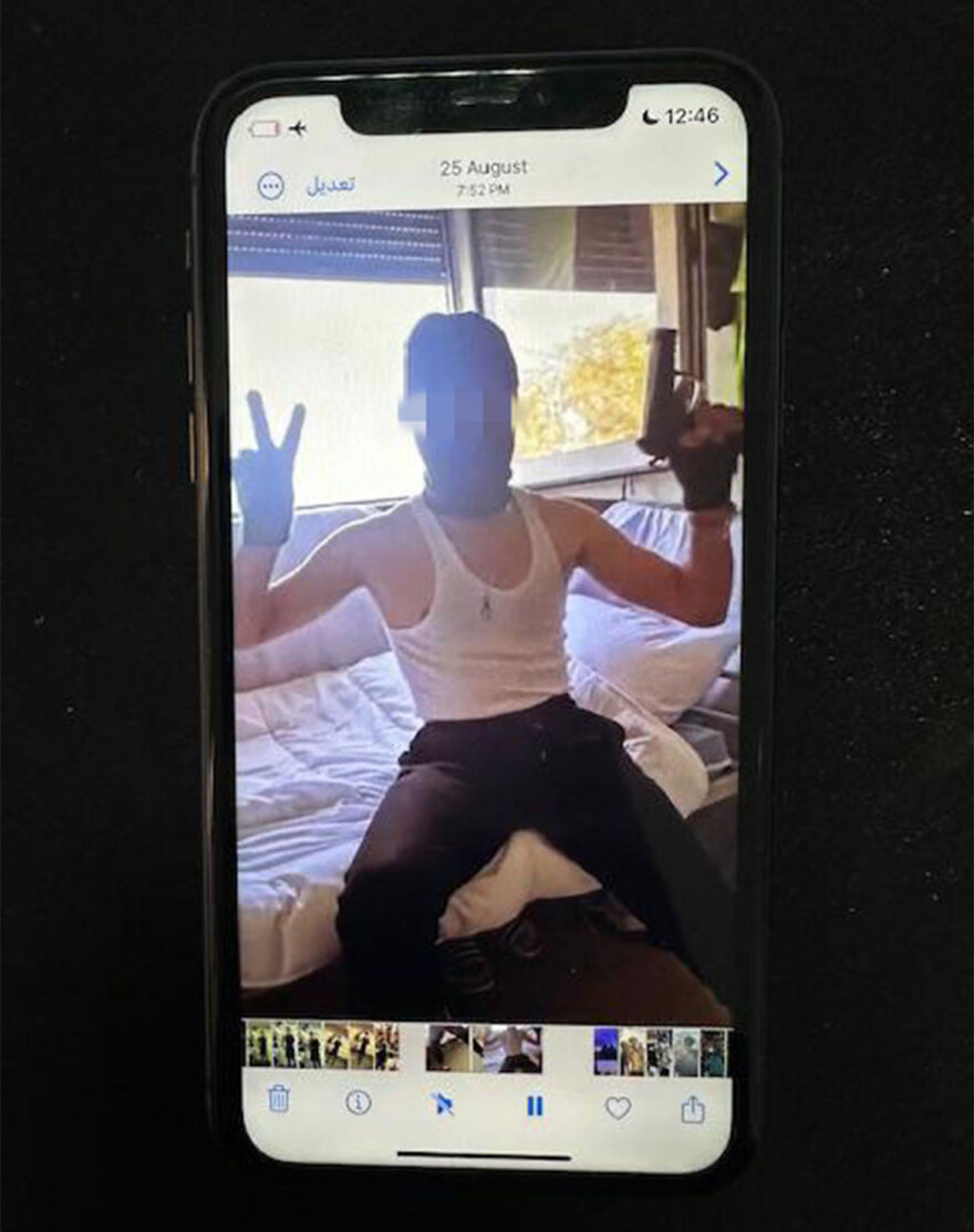 Συμμορία άρπαζε χρυσές αλυσίδες στο Μετρό, το τραμ και τον ηλεκτρικό και «πανηγύριζε» με τα κλοπιμαία