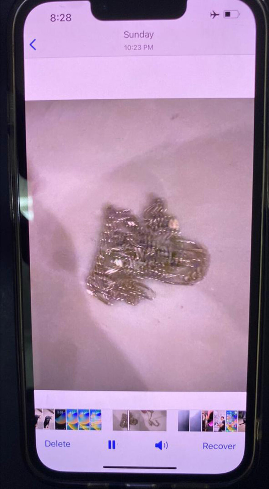 Συμμορία άρπαζε χρυσές αλυσίδες στο Μετρό, το τραμ και τον ηλεκτρικό και «πανηγύριζε» με τα κλοπιμαία