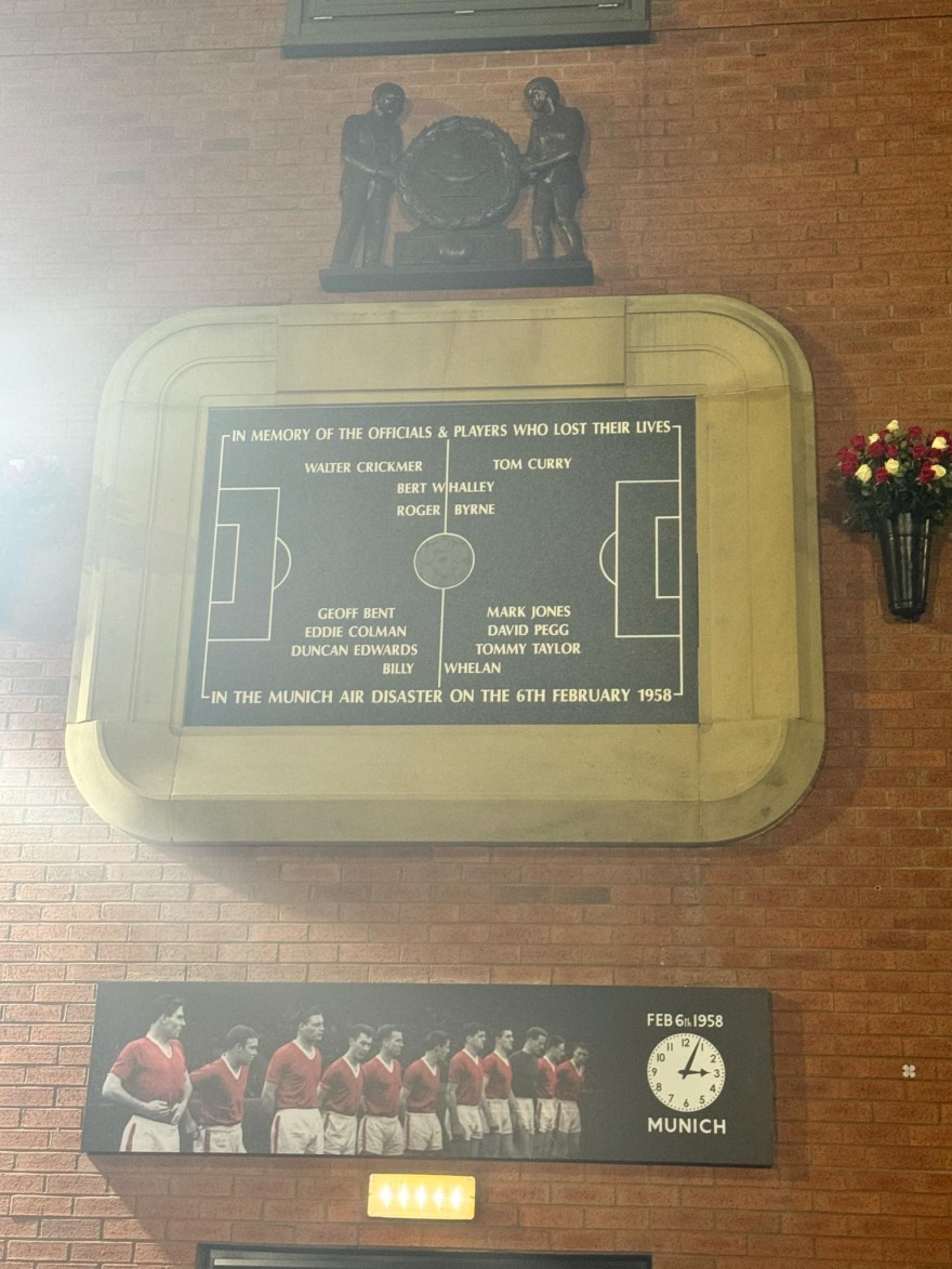 Europa League: Η ασπρόμαυρη θύρα στο Ολντ Τράφορντ - Δείτε βίντεο