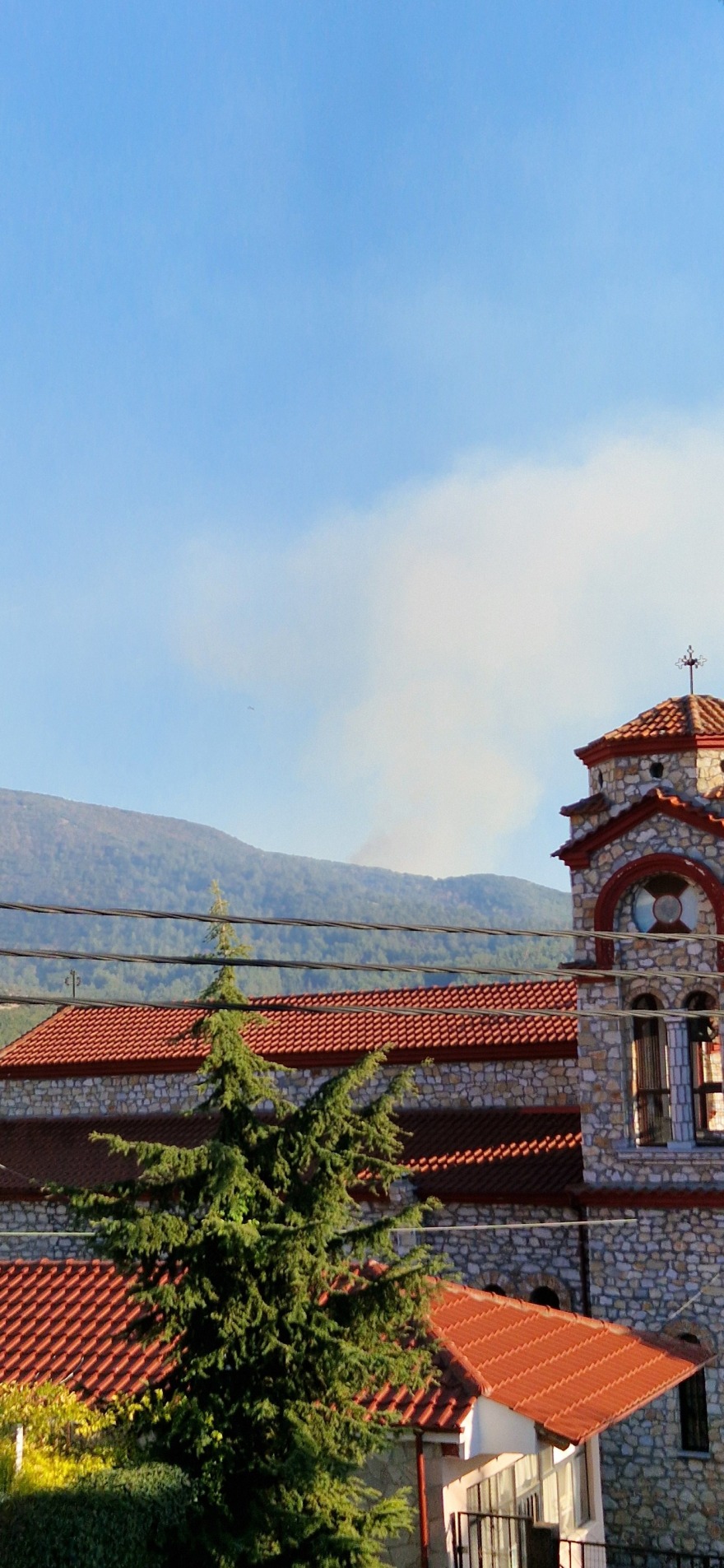 Φωτιά στην Παλαιά Καβάλα: Καίγεται χορτολιβαδική έκταση - Φωτογραφίες