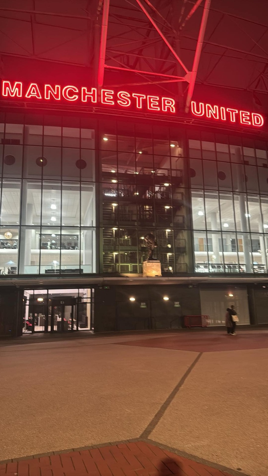 Europa League: Η ασπρόμαυρη θύρα στο Ολντ Τράφορντ - Δείτε βίντεο