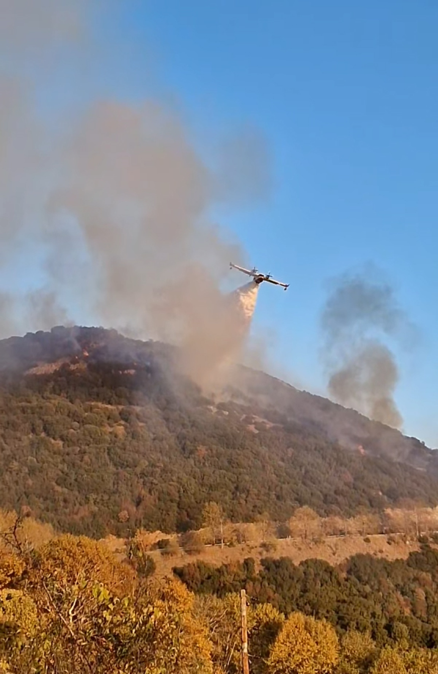 Φωτιά στην Παλαιά Καβάλα: Καίγεται χορτολιβαδική έκταση - Φωτογραφίες