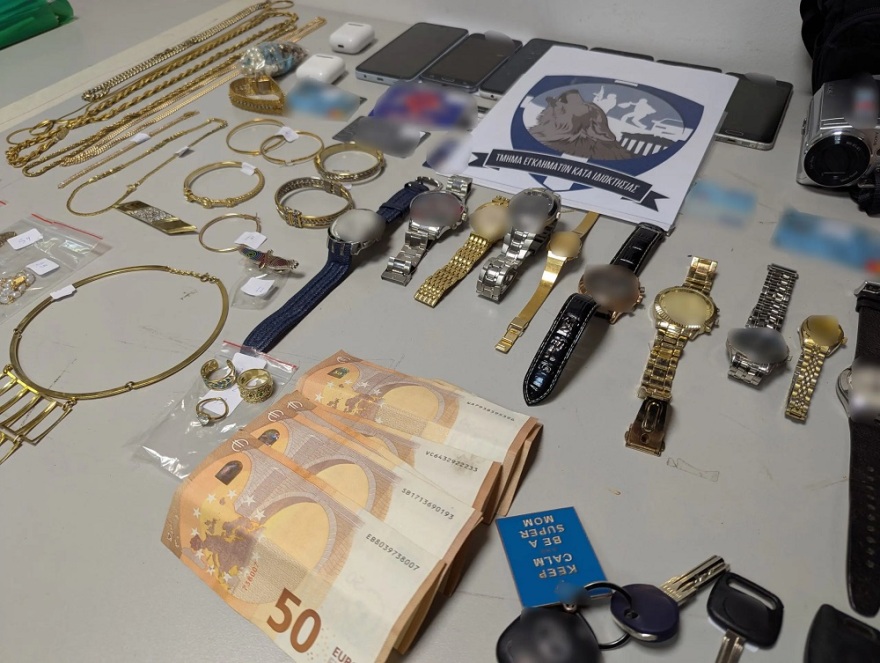 Εξαρθρώθηκε συμμορία που λήστευε κυρίως ηλικιωμένους σε περιοχές της Αττικής - Προσποιούνταν υπαλλήλους της ΔΕΗ