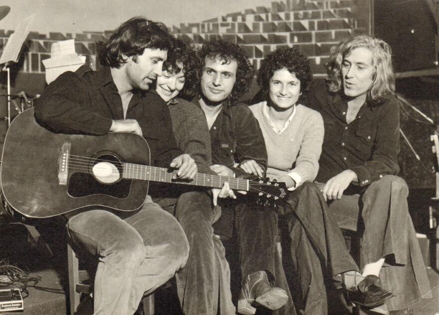 Γιώργος Νταλάρας - Βασίλης Παπακωνσταντίνου: Μισό αιώνα «Στο ίδιο έργο θεατές» - Δείτε βίντεο και φωτογραφίες