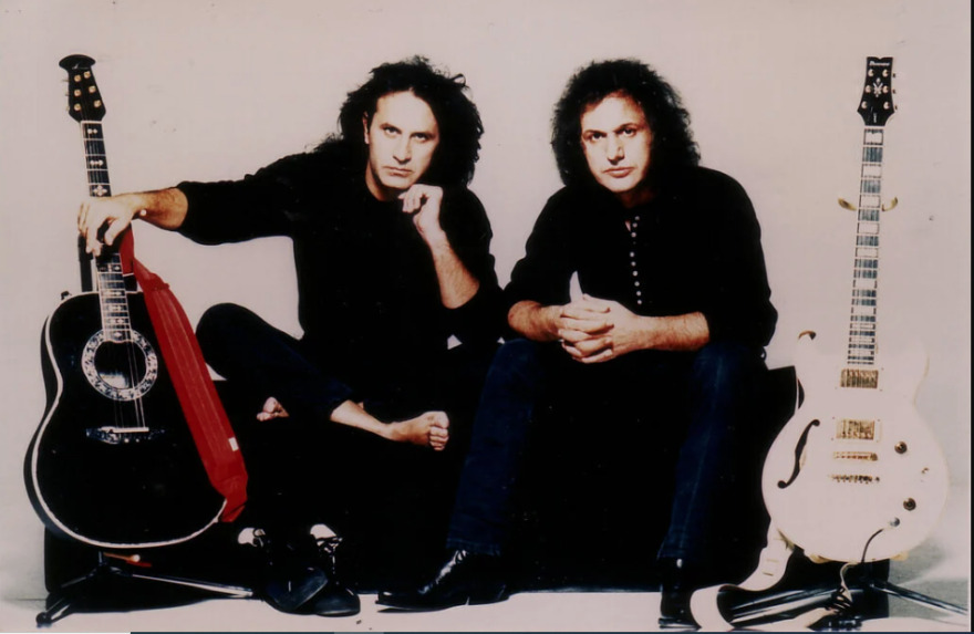 Γιώργος Νταλάρας - Βασίλης Παπακωνσταντίνου: Μισό αιώνα «Στο ίδιο έργο θεατές» - Δείτε βίντεο και φωτογραφίες