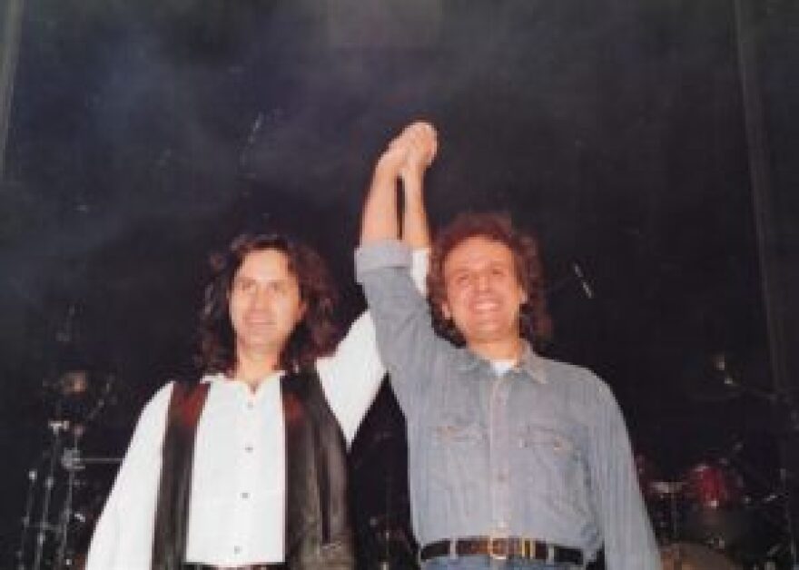 Γιώργος Νταλάρας - Βασίλης Παπακωνσταντίνου: Μισό αιώνα «Στο ίδιο έργο θεατές» - Δείτε βίντεο και φωτογραφίες