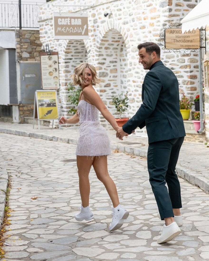 Ελένη Χαμπέρη: Δημοσίευσε νέες φωτογραφίες από τον γάμο της με τον Αλέξανδρο Αναστασίου