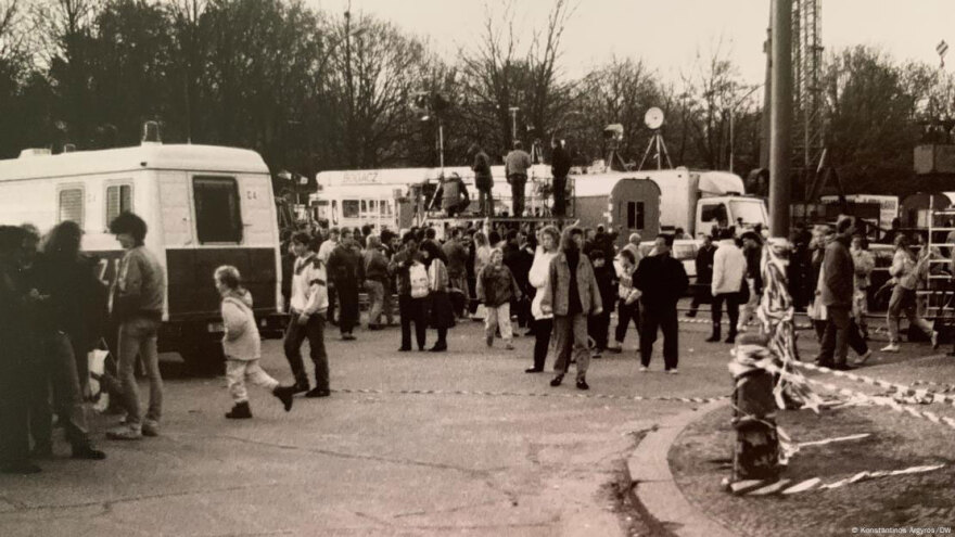 9 Νοεμβρίου του 1989: 35 χρόνια από την ημέρα που έπεσε το τείχος του Βερολίνου 