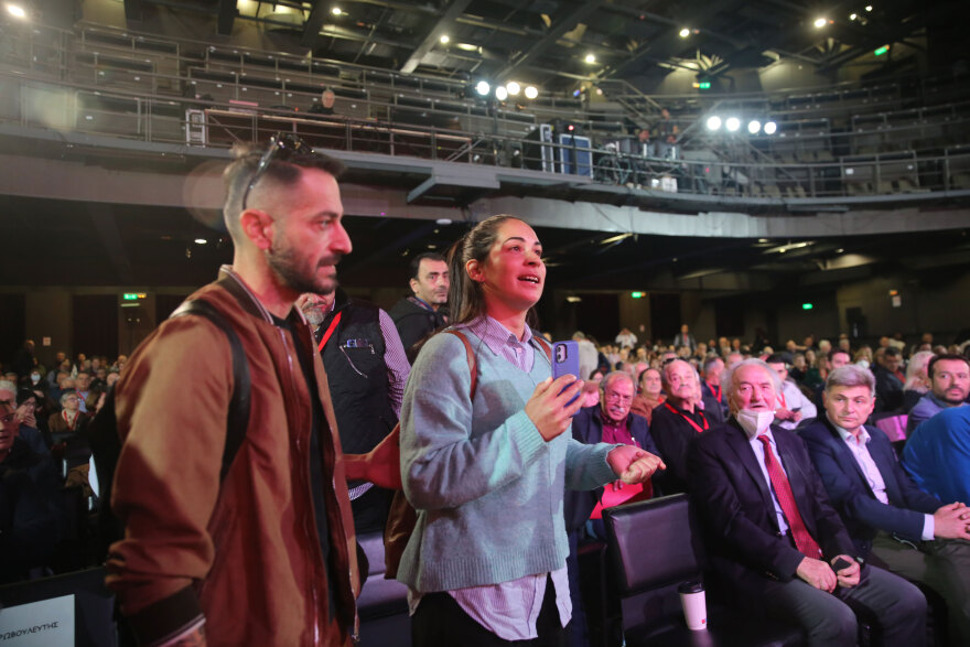 Συνέδριο ΣΥΡΙΖΑ: Επεισόδιο με υποστηρικτές του Κασσελάκη - Τους έβγαλαν σηκωτούς από την αίθουσα