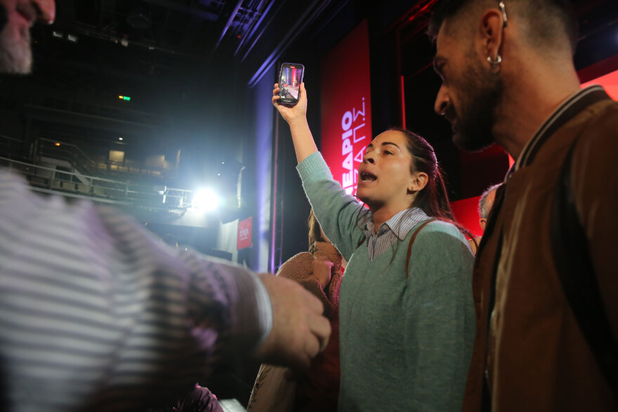 Συνέδριο ΣΥΡΙΖΑ: Επεισόδιο με υποστηρικτές του Κασσελάκη - Τους έβγαλαν σηκωτούς από την αίθουσα