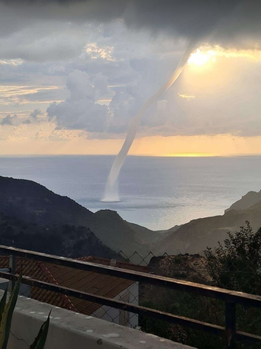 Κύπρος: Εντυπωσιακός υδροστρόβιλος στη Λεμεσό - Δείτε φωτογραφία 