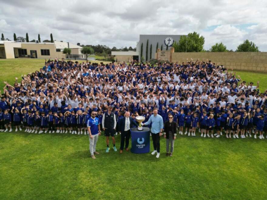 Αυστραλία: Μαθητές σχημάτισαν με τα σώματά τους την ελληνική σημαία