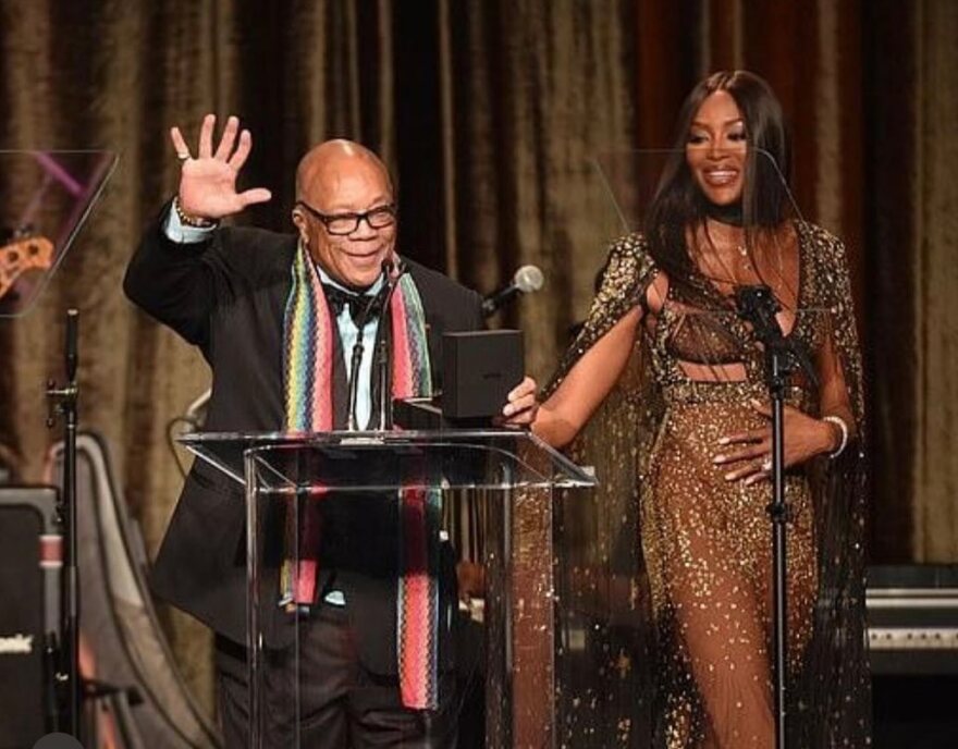 Ναόμι Κάμπελ: Αποχαιρέτησε τον Κουίνσι Τζόουνς - Ήταν το φως που με καθοδηγούσε