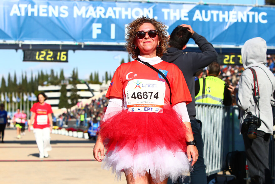 Μαραθώνιος Αθήνας: Φιλιά, καρδούλες, σημαίες και… ο Γκαγκάριν στον αγώνα των 10 χιλιομέτρων της Αθήνας - Φωτογραφίες