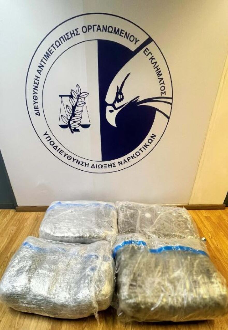 Σαντορίνη: Έκρυβαν σε βαλίτσες 35 κιλά κάνναβη - Τις εντόπισαν στο «Ελ. Βενιζέλος»