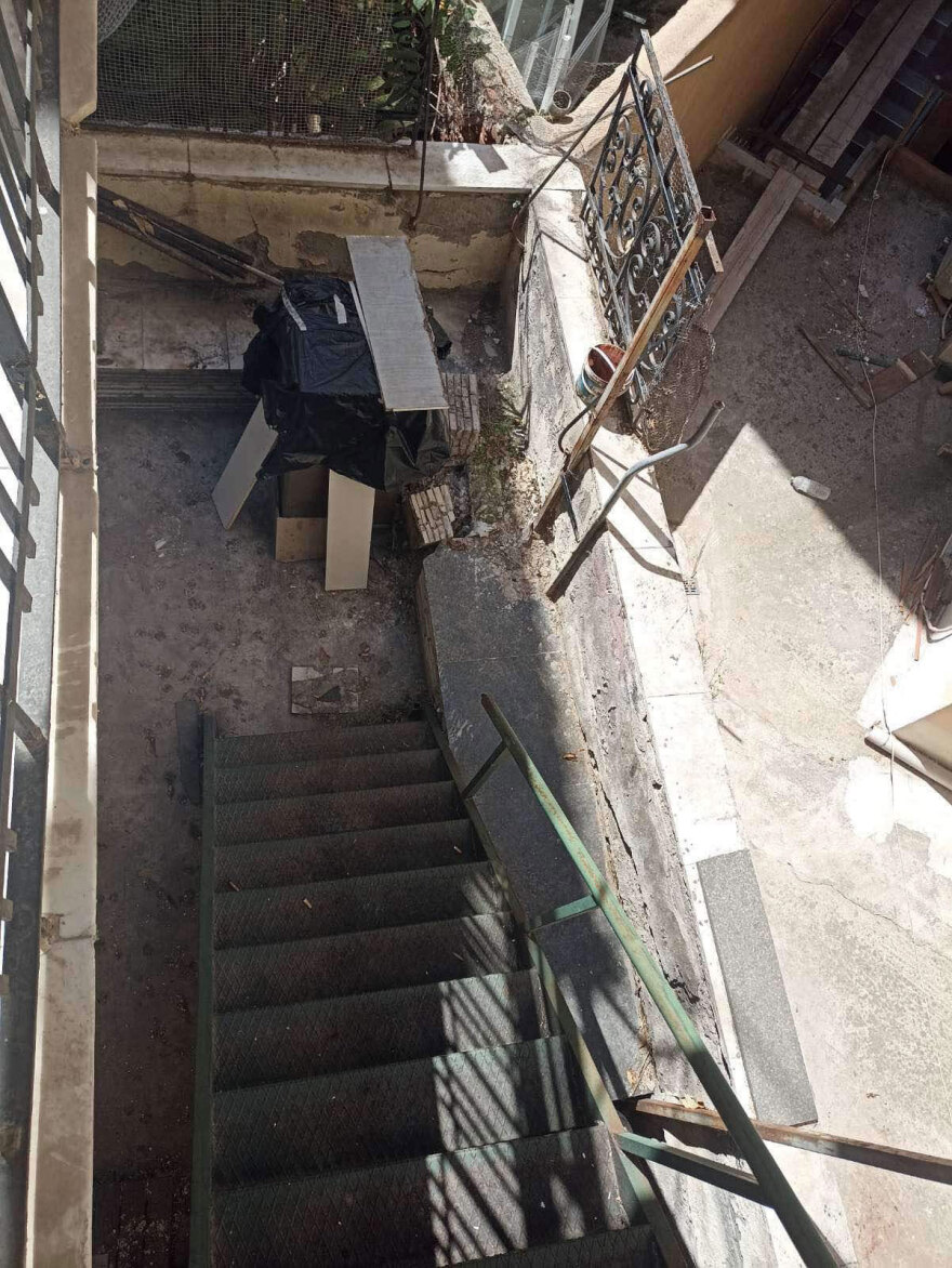 Μυστήριο με πακτωμένο χρηματοκιβώτιο στο κέντρο της Θεσσαλονίκης - Δείτε φωτογραφίες