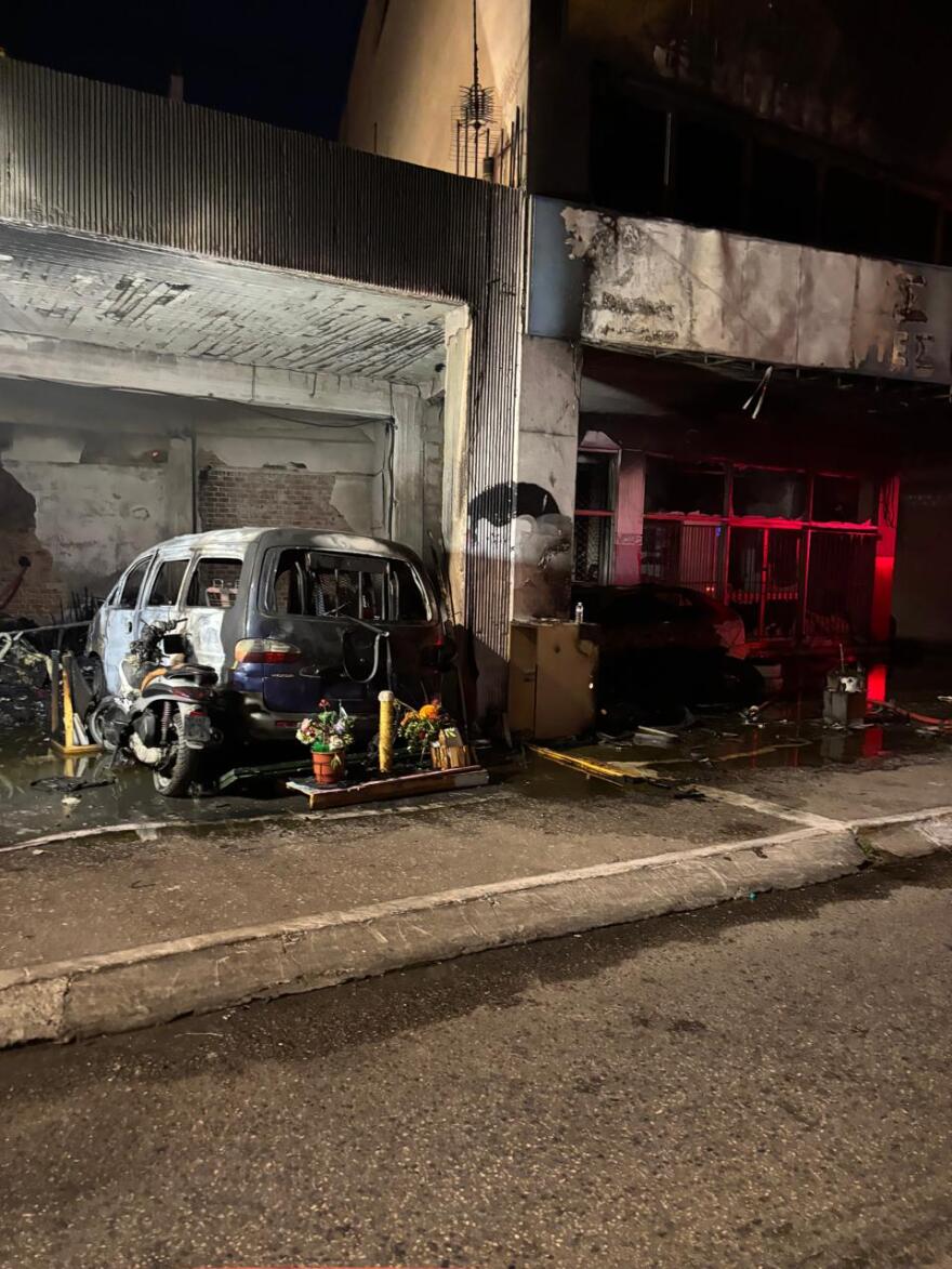 Φωτιά αποθήκη με ελαστικά στην Αχιλλέως