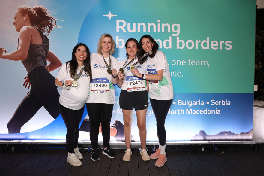 «Πέρα από τα σύνορα» και για καλό σκοπό έτρεξαν οι εθελοντές – δρομείς της HELLENiQ ENERGY στον 41ο Αυθεντικό Μαραθώνιο της Αθήνας