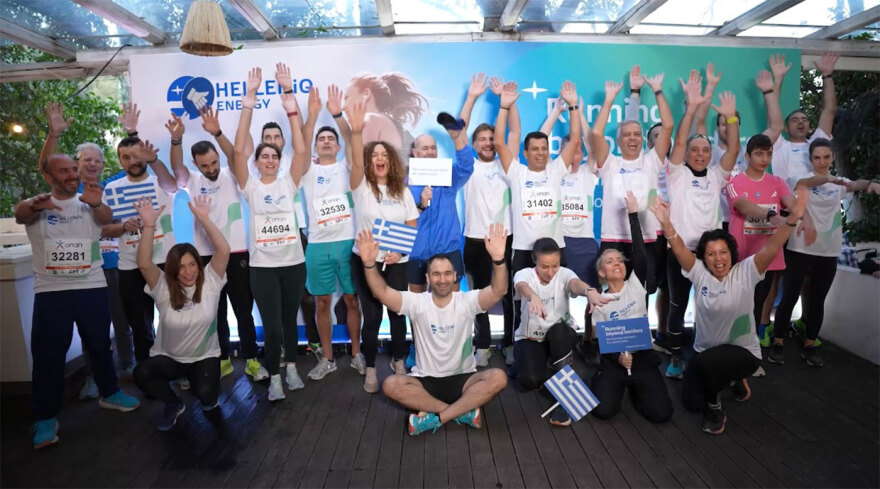 «Πέρα από τα σύνορα» και για καλό σκοπό έτρεξαν οι εθελοντές – δρομείς της HELLENiQ ENERGY στον 41ο Αυθεντικό Μαραθώνιο της Αθήνας