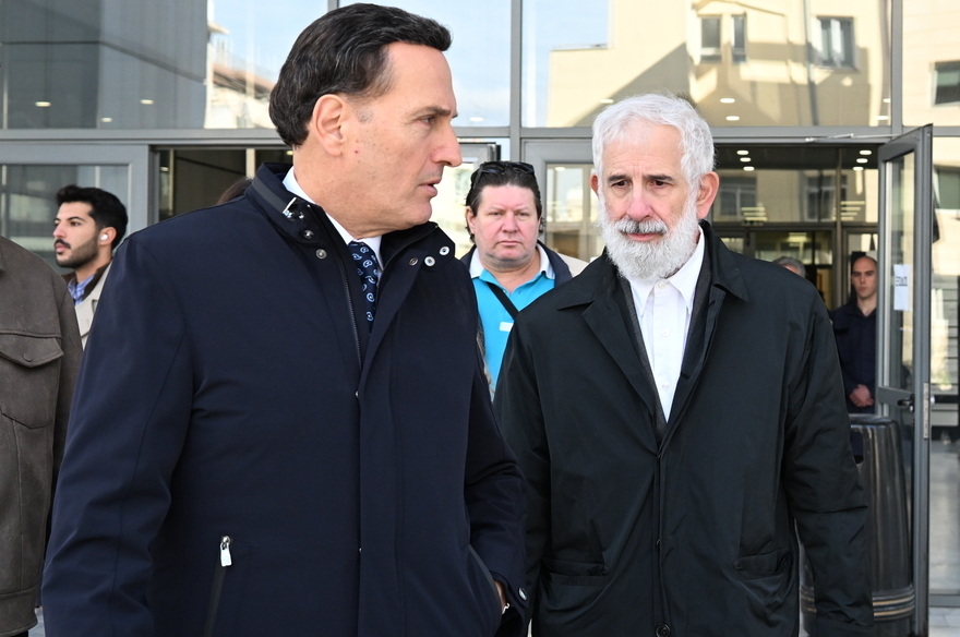 Πέτρος Φιλιππίδης: «Δεν πιστεύω στην αθωότητά μου, είμαι αθώος» είπε μετά τη διακοπή της δίκης του στο Εφετείο