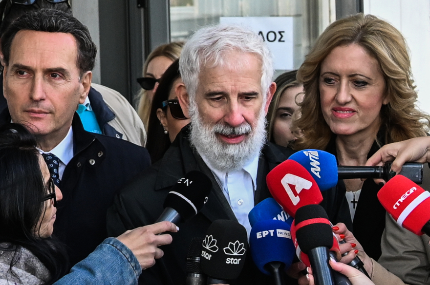 Πέτρος Φιλιππίδης: «Δεν πιστεύω στην αθωότητά μου, είμαι αθώος» είπε μετά τη διακοπή της δίκης του στο Εφετείο