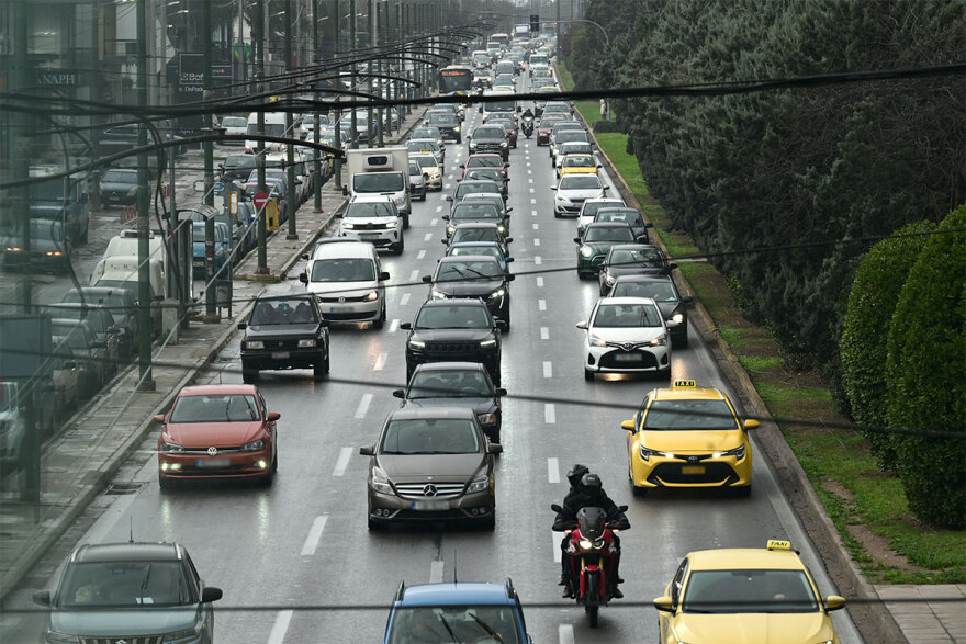 «Γονατίζει» το κυκλοφοριακό χάος την Αθήνα: Στα χαρτιά τα έργα, απελπιστική η κατάσταση σε ηλεκτρικό και λεωφορεία