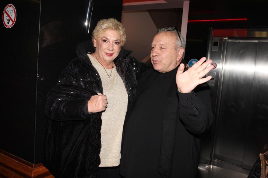 Γιάννης Μετζικώφ: Πλήθος επωνύμων στα εγκαίνια της έκθεσης του σπουδαίου ζωγράφου - σκηνογράφου