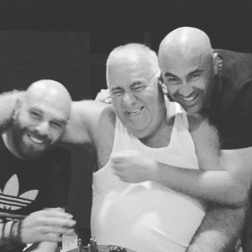 Μιχάλης Κουινέλης: Πένθος για τον ράπερ – Πέθανε ο πατέρας του