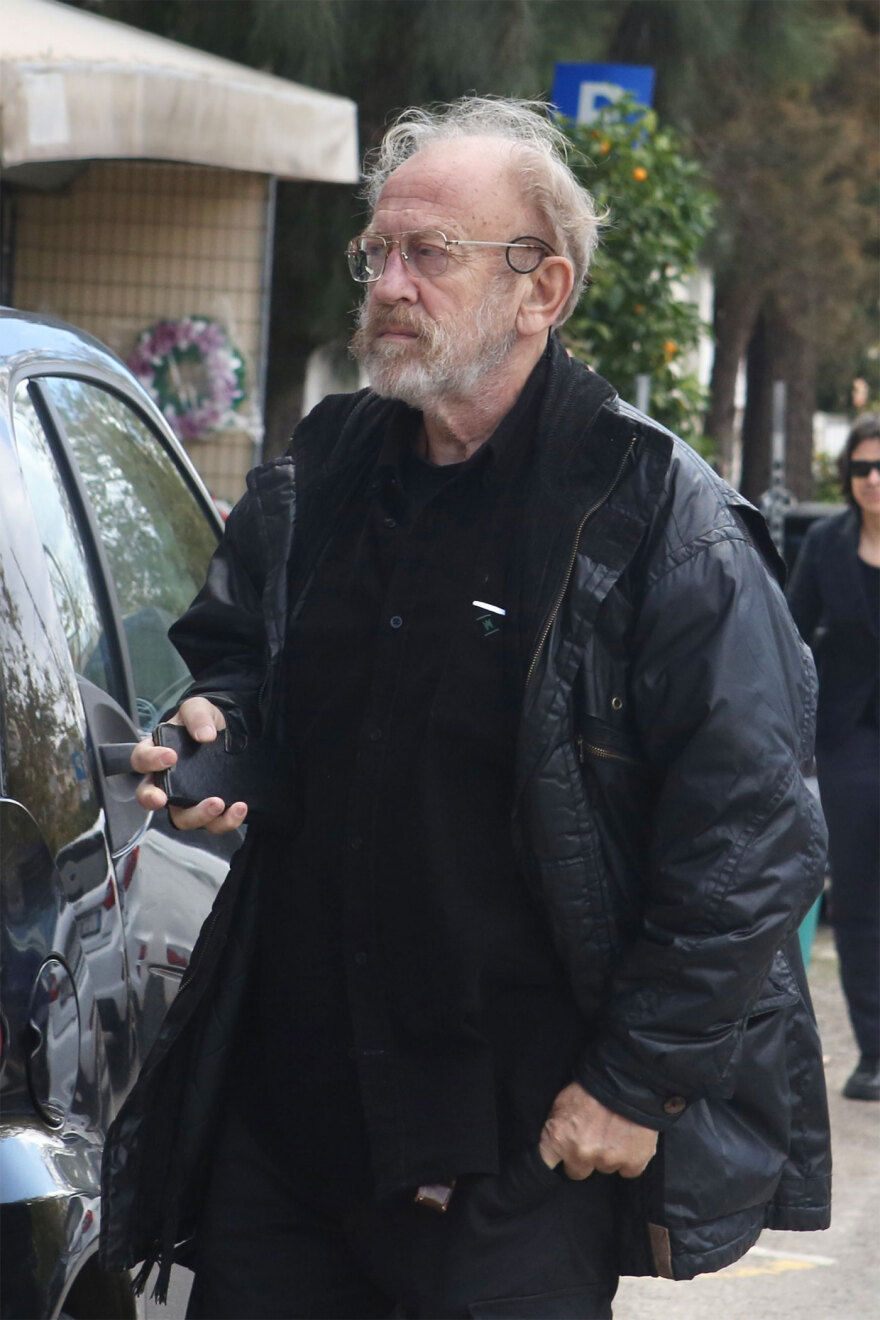 Μανούσος Μανουσάκης - Κηδεία: Οικογένεια, φίλοι και συνεργάτες είπαν το τελευταίο «αντίο» στον σκηνοθέτη