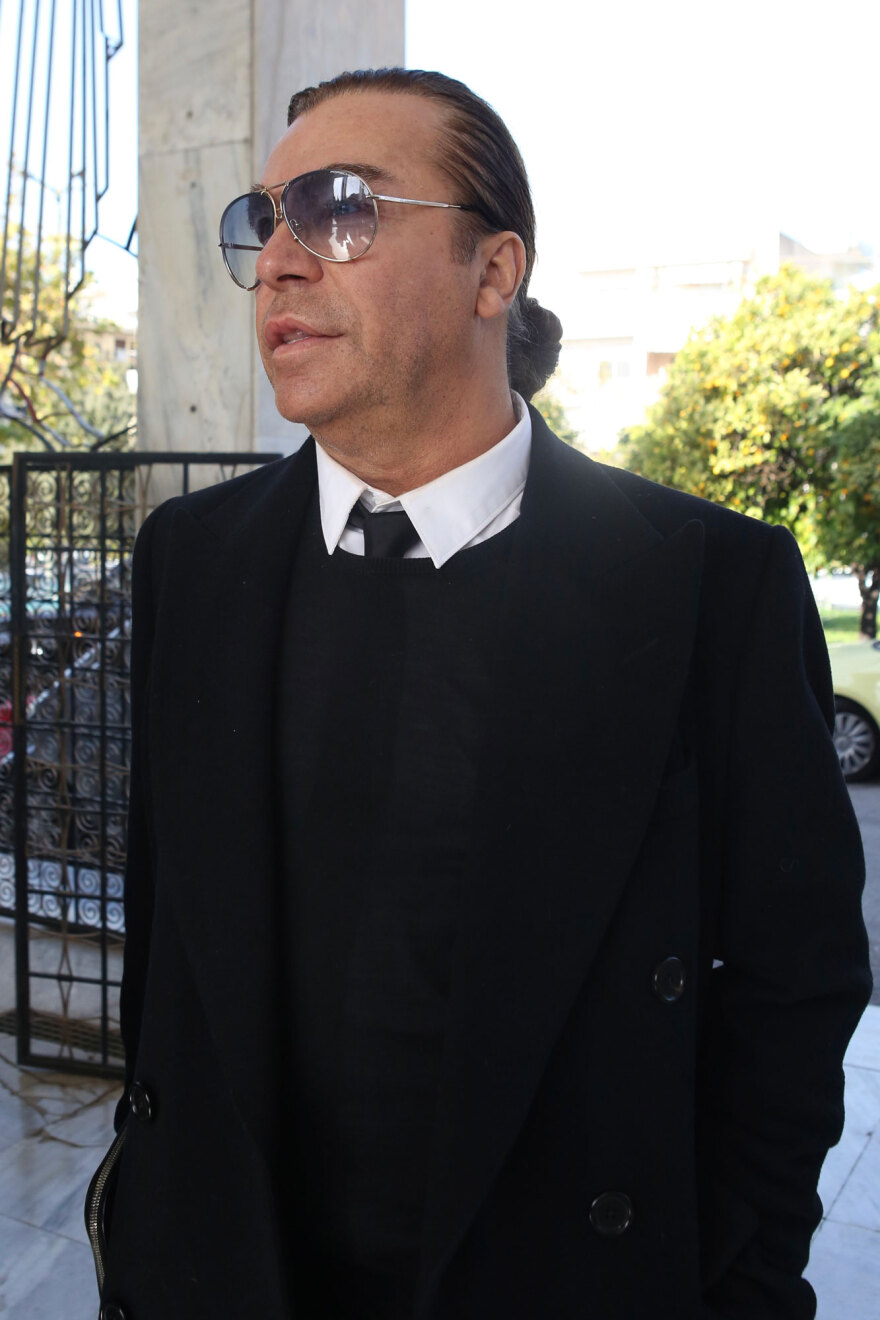 Αντώνης Λυμπέρης - Κηδεία: Πλήθος κόσμου και συγκίνηση στο τελευταίο «αντίο» στον εκδότη - Συντετριμμένη η οικογένεια του