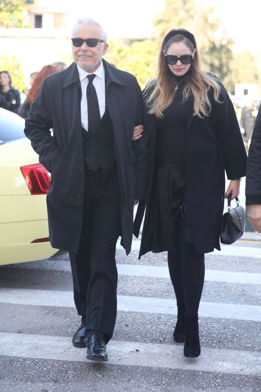 Αντώνης Λυμπέρης - Κηδεία: Πλήθος κόσμου και συγκίνηση στο τελευταίο «αντίο» στον εκδότη - Συντετριμμένη η οικογένεια του