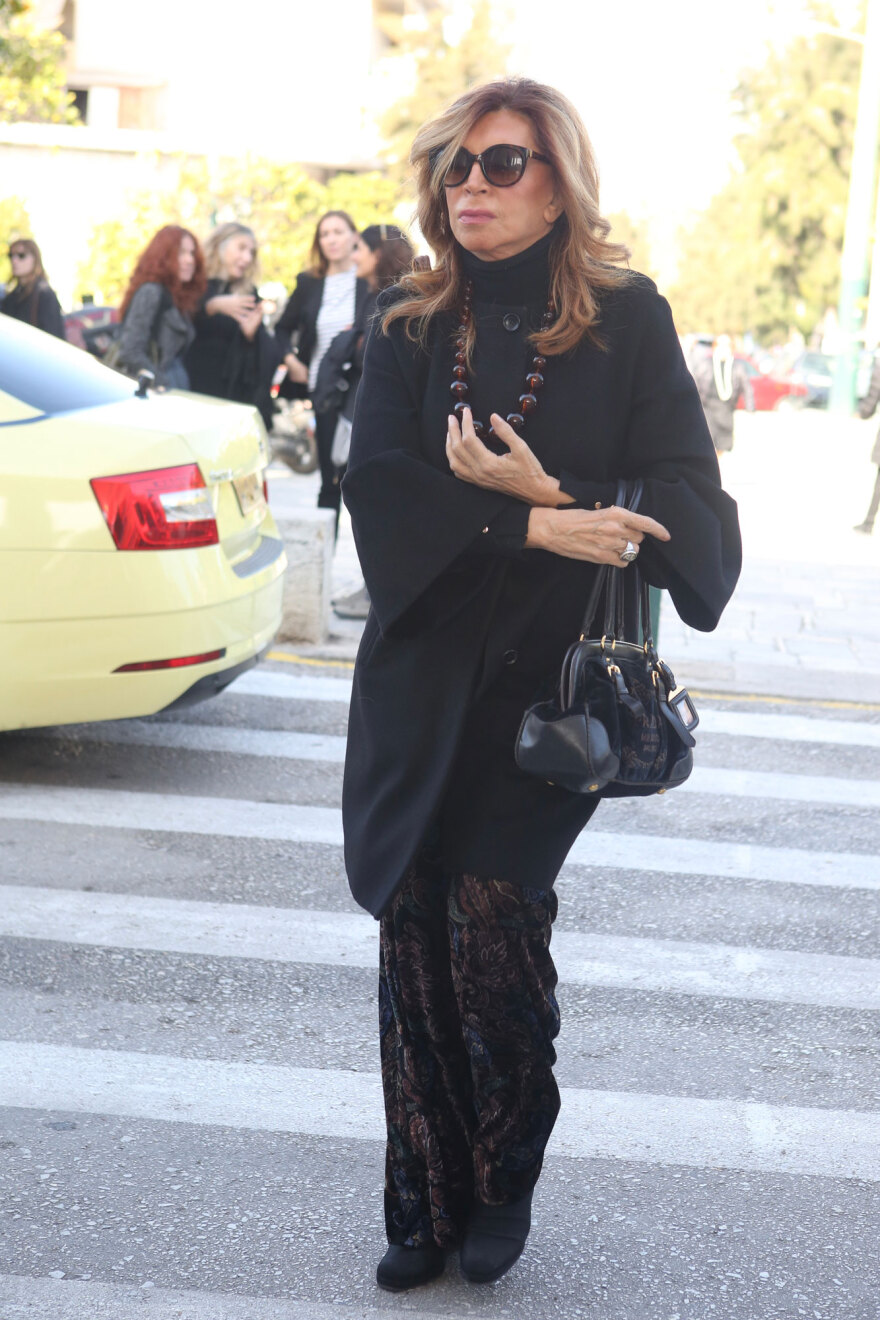 Αντώνης Λυμπέρης - Κηδεία: Πλήθος κόσμου και συγκίνηση στο τελευταίο «αντίο» στον εκδότη - Συντετριμμένη η οικογένεια του