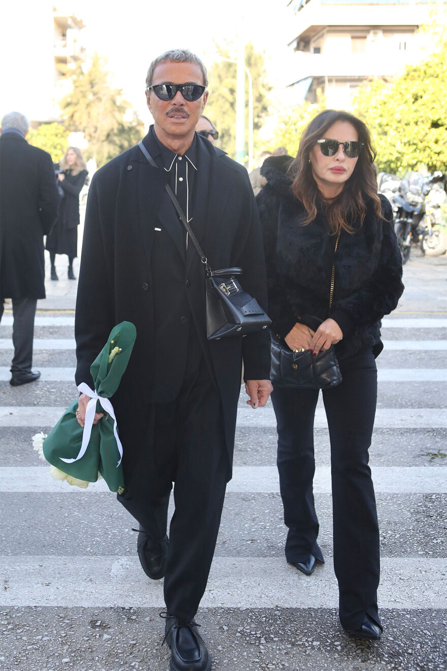 Αντώνης Λυμπέρης - Κηδεία: Πλήθος κόσμου και συγκίνηση στο τελευταίο «αντίο» στον εκδότη - Συντετριμμένη η οικογένεια του