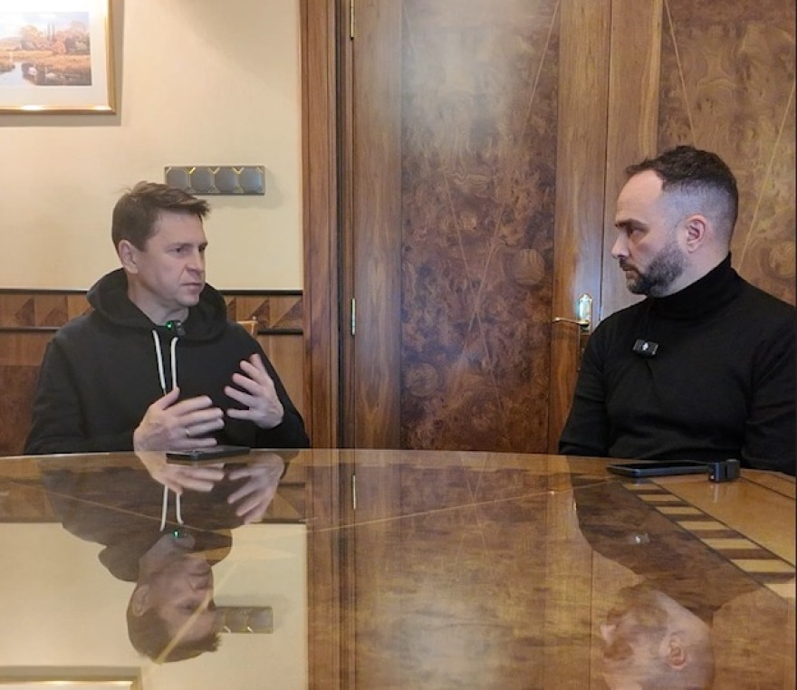 Ουκρανία: Το «δεξί χέρι» του Ζελένσκι στο protothema.gr - «Κούφιες οι πυρηνικές απειλές της Ρωσίας»