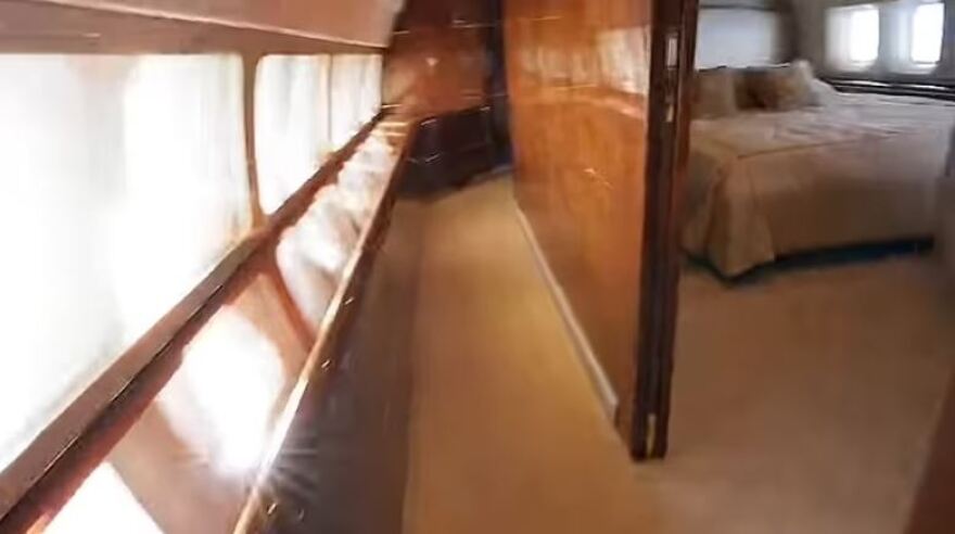 Η Κάι Τραμπ, εγγονή του Ντόναλντ, μας ξεναγεί στο Trump Force One