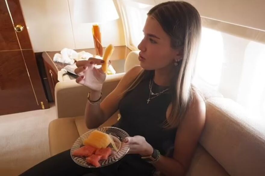 Η Κάι Τραμπ, εγγονή του Ντόναλντ, μας ξεναγεί στο Trump Force One