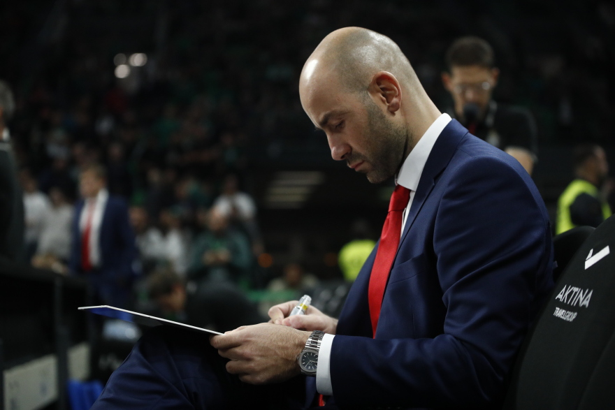 Βασίλης Σπανούλης: Αποδοκιμάστηκε κατά την είσοδό του στο ΟΑΚΑ -  Τον αγκάλιασε ο Σλούκας - Βίντεο, φωτογραφίες 