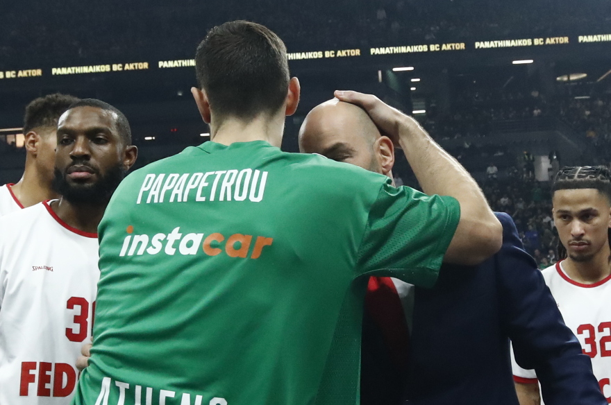 Βασίλης Σπανούλης: Αποδοκιμάστηκε κατά την είσοδό του στο ΟΑΚΑ -  Τον αγκάλιασε ο Σλούκας - Βίντεο, φωτογραφίες 