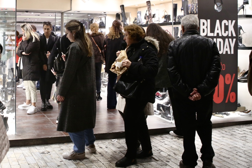 Black Friday: Ουρές στα μαγαζιά, γεμάτη κόσμο η Ερμού – Δείτε φωτογραφίες