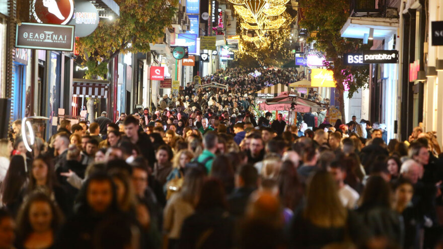 Black Friday: Ουρές στα μαγαζιά, γεμάτη κόσμο η Ερμού – Δείτε φωτογραφίες