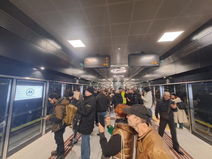 Μετρό Θεσσαλονίκης: Έμεινε ανοιχτό μέχρι τις 02:00 τα ξημερώματα, λόγω κοσμοσυρροής